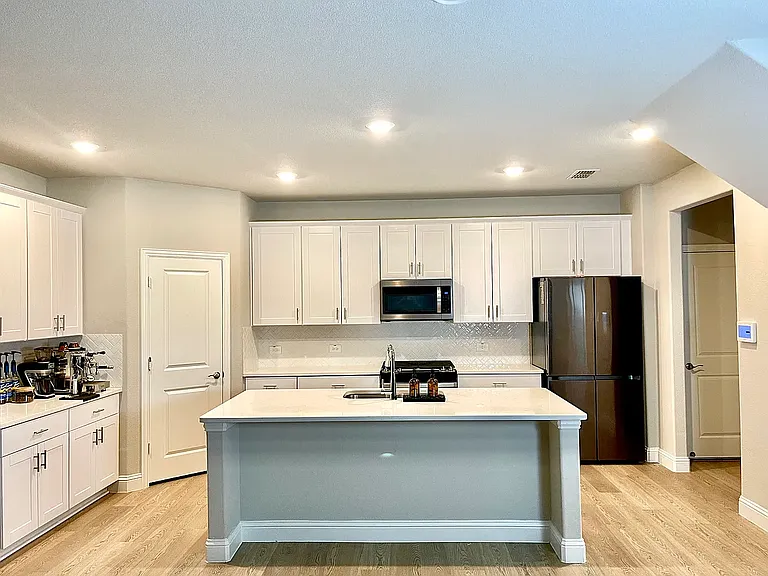2624 Wellington Ln — Photo 1