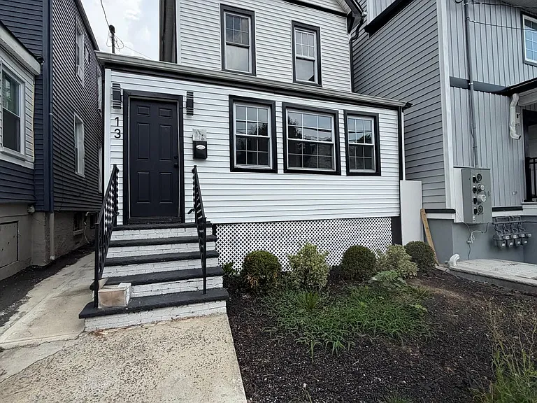 13 Orange Pl #A — Photo 3