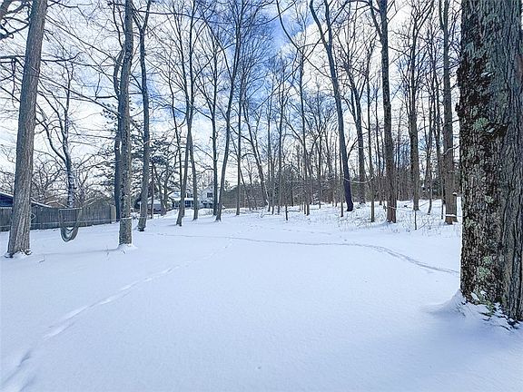 5th image of 6 Knoll Tree Rd