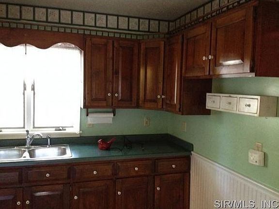 5th image of 725 E Oak St