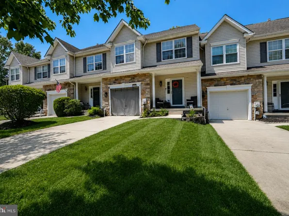 149 Hidden Dr, Blackwood, NJ 08012