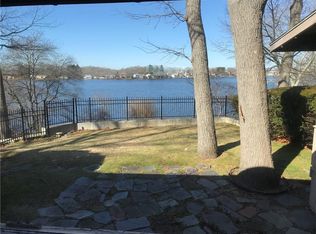 157 Betsey Williams Dr, Warwick, RI 02889