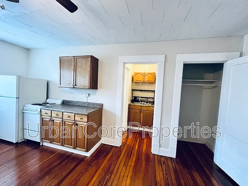 Studio, 1.0 bath, 350 sqft, $1,095 — Photo 4