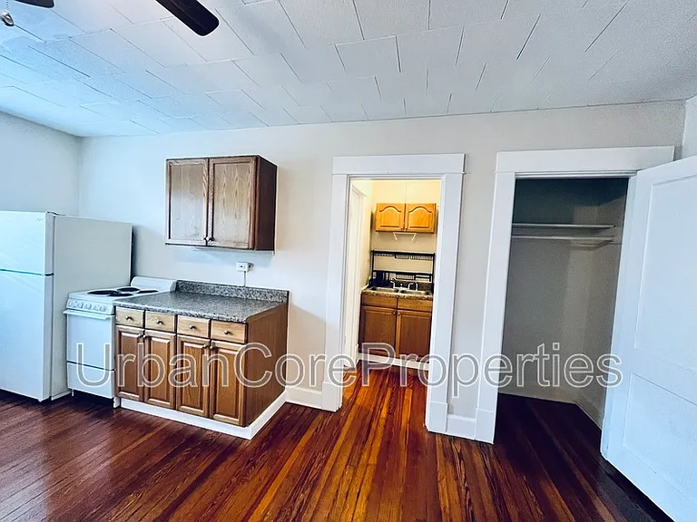 249 4th Ave N #3 — Photo 4