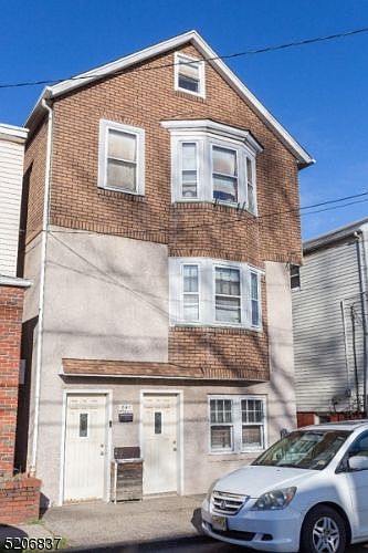 1st image of 647 McGillvray Pl