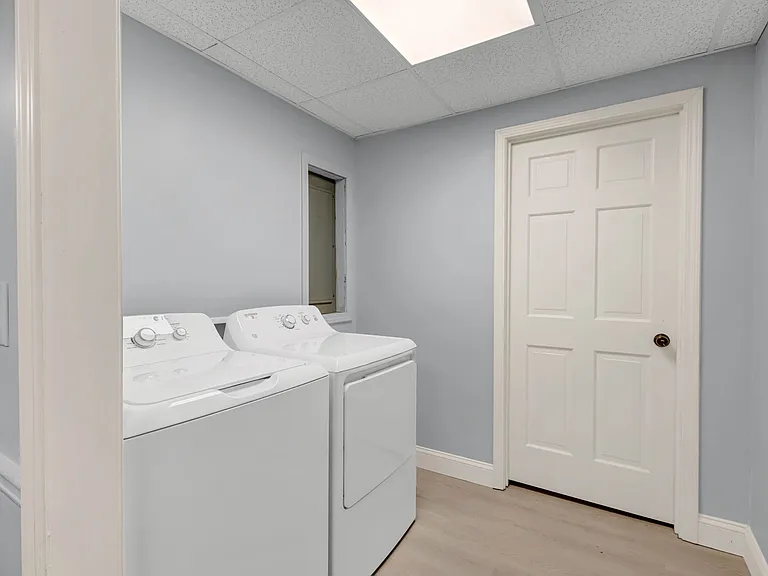 8870 Glen Ferry Dr — Photo 16