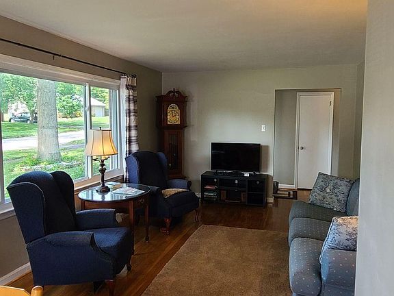 3rd image of 3048 Dartmouth Dr