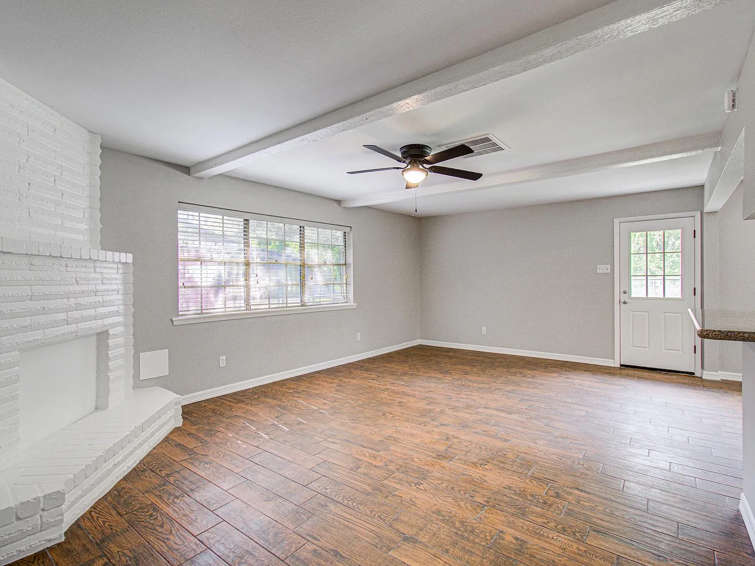 3 bed, 2.0 bath, 1436 sqft, $1,700 — Photo 3