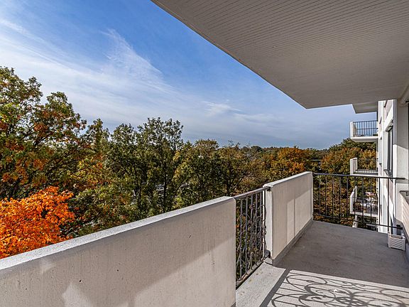 4th image of 4501 Arlington Blvd APT 610