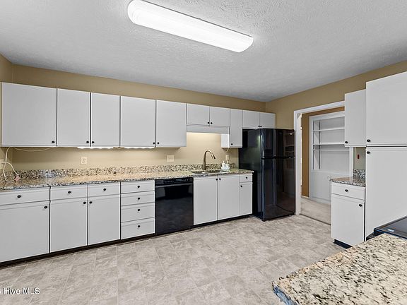 4th image of 210 Pinehurst Trace Drive