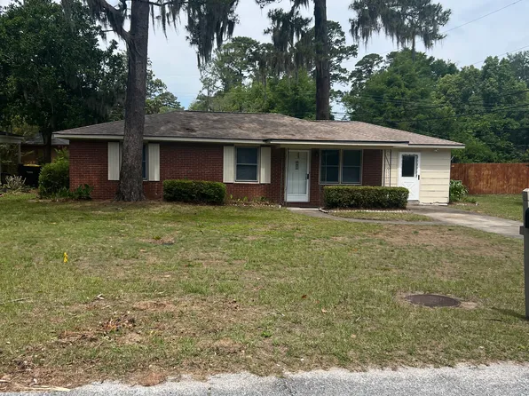 8601 Clarke Ave, Savannah, GA 31406