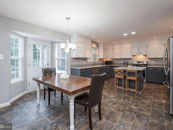 4th image of 5 Wexwood Ct