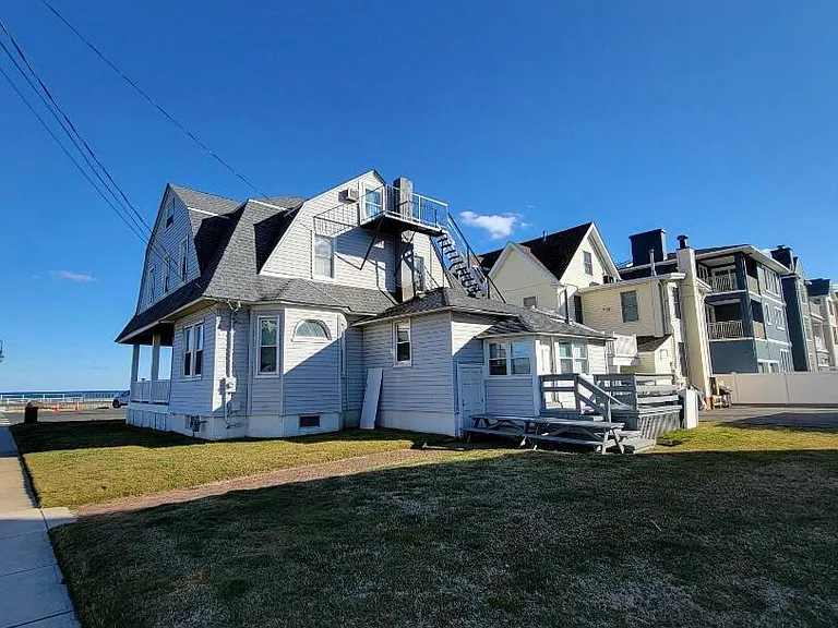1100 Ocean Ave — Photo 10