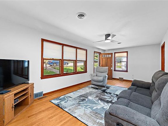 3rd image of 503 N Fairview Ave