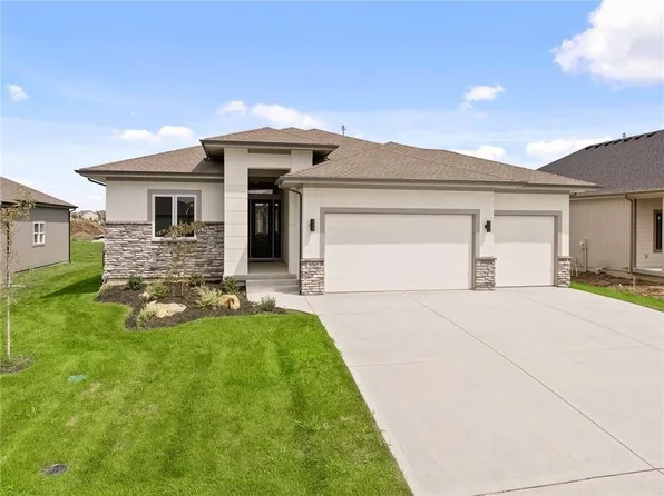 11407 S Emerald St, Olathe, KS 66061