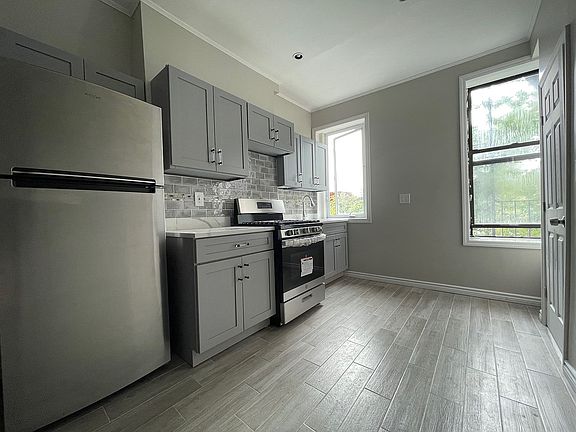 4th image of 179 Richards St APT 2L