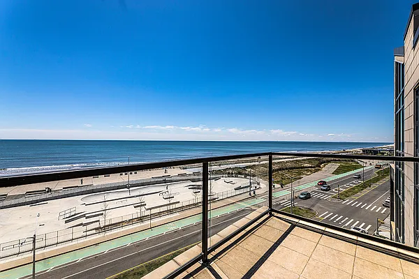 Sold by Compass | media 18