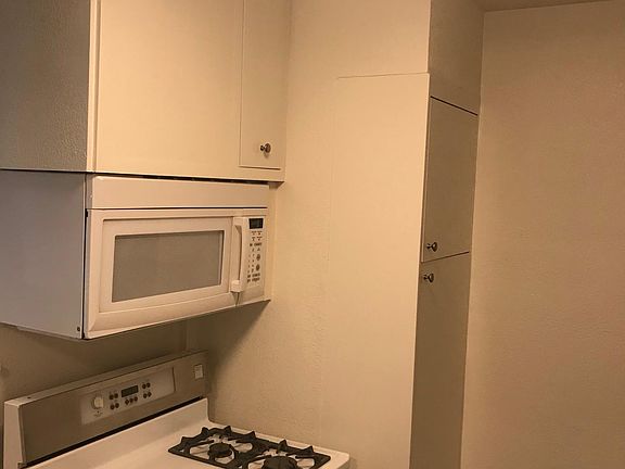 3rd image of 406 Vista Way