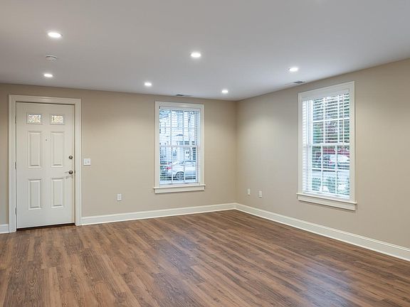 4th image of 319 W 5th St #319