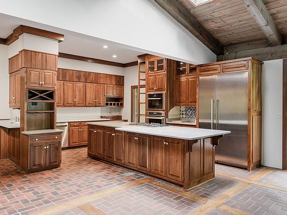 kitchen drink area 2 sinks