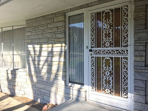 Front entranceway/door