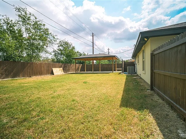 504 San Antonio Cir — Photo 9