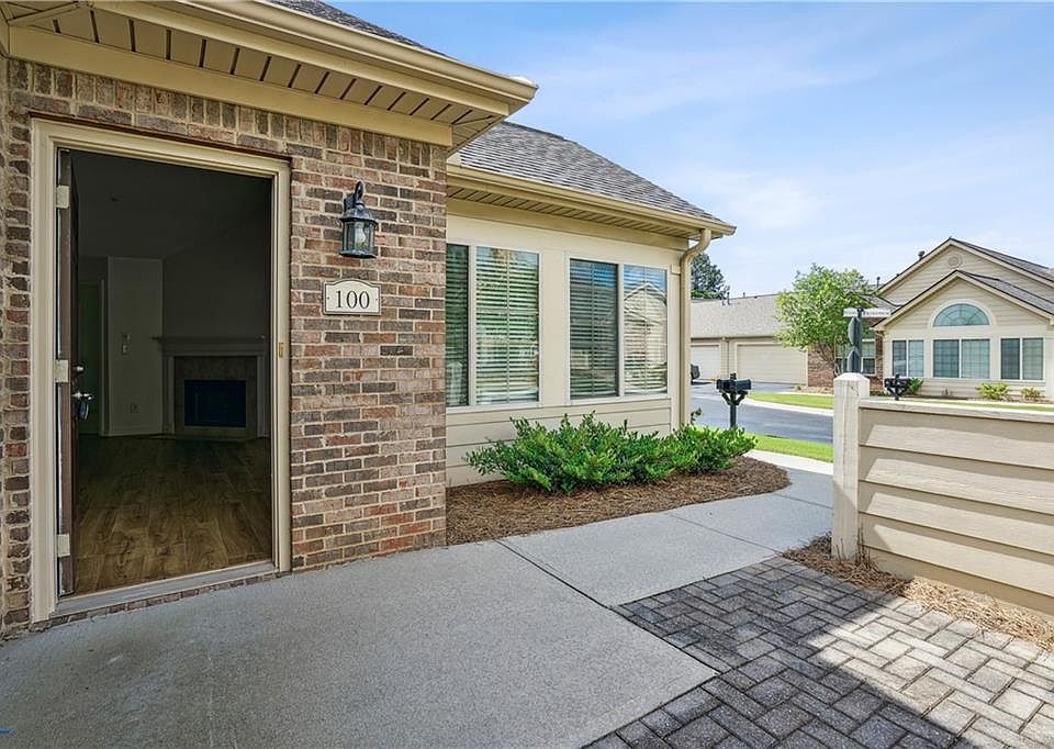 1st image of 100 Silver Summit Dr SE