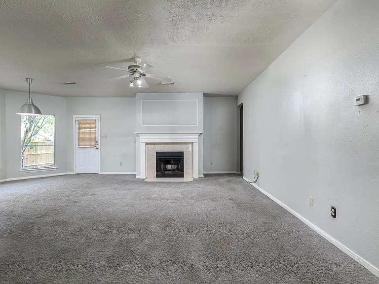 3103 Lauren Ln — Photo 9