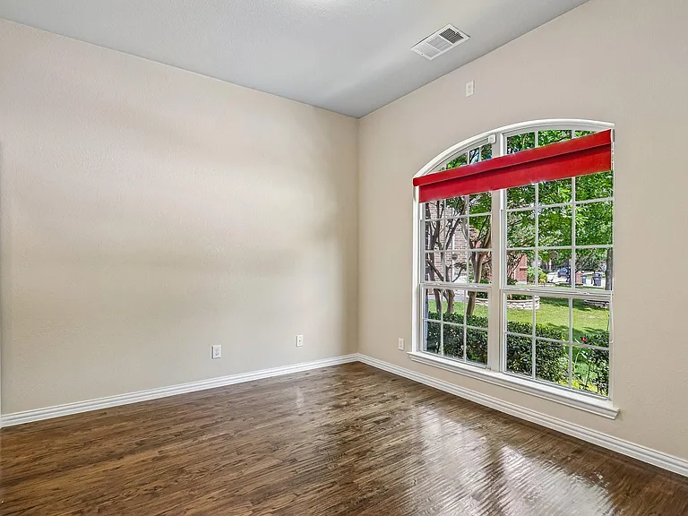 1828 Houghton Dr — Photo 10