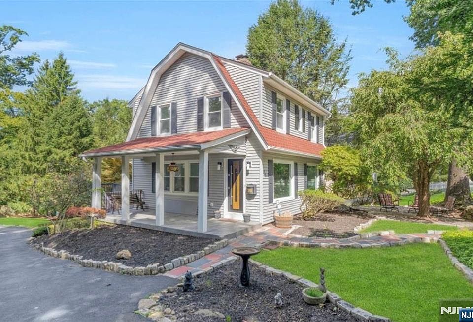 1st image of 34 Forest Ave