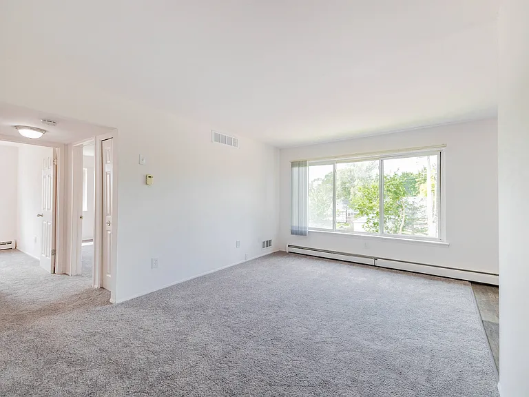 Cherry Hill Manor Apartments — Photo 7