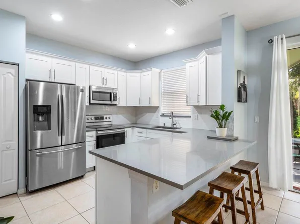 427 Rainbow Springs Terrace, Royal Palm Beach, FL 33411
