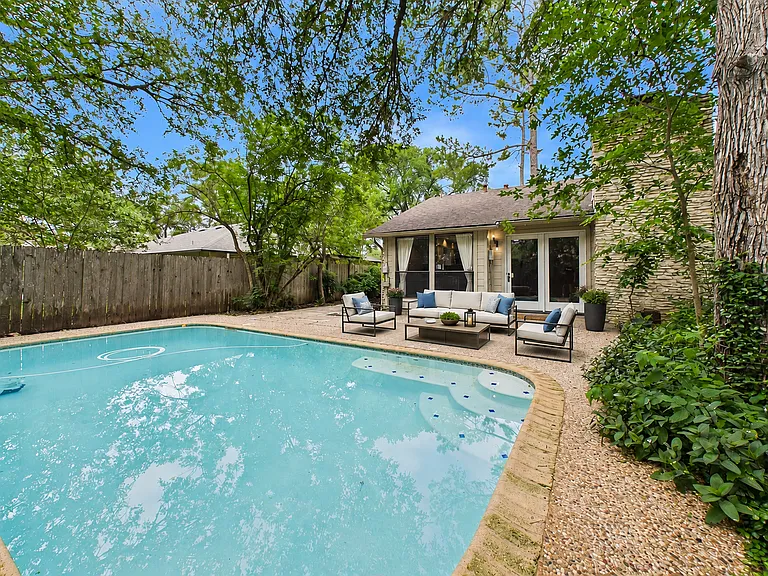 4409 Twisted Tree Dr — Photo 3