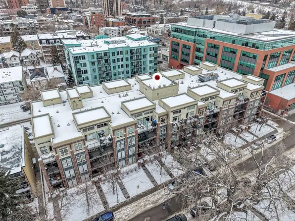 323 N 20th Ave SW #220, Calgary, AB T2S 2G5