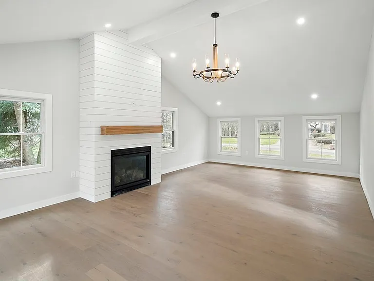 44 Sherburn Cir — Photo 5