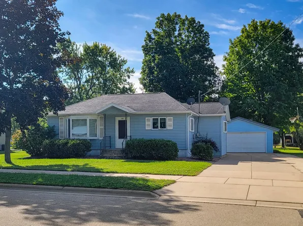 301 W Howard St, Manawa, WI 54949