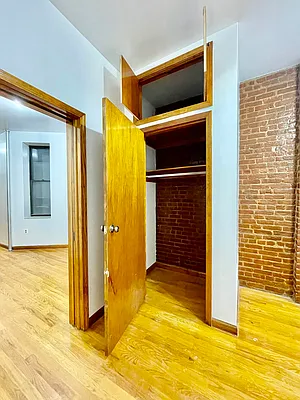 Rented by HOLTON REAL ESTATE INC. | media 26