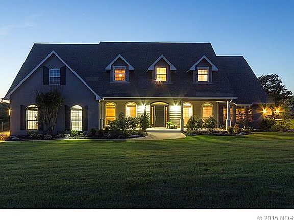 2nd image of 4525 Royal Oak Ln