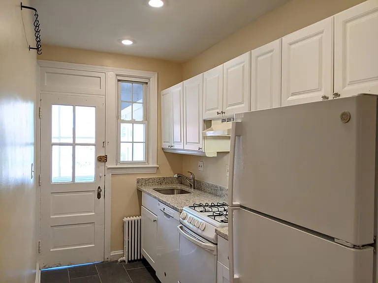 3931 W St NW #1 — Photo 45