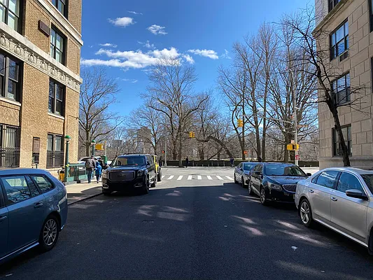 Rented by Harris Philip NYC | media 2