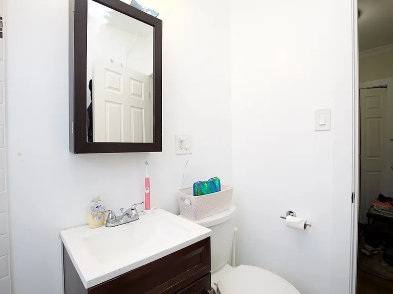 4226 N Clark St #2 — Photo 15