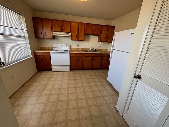 2nd image of 223 W Piedmont St #4