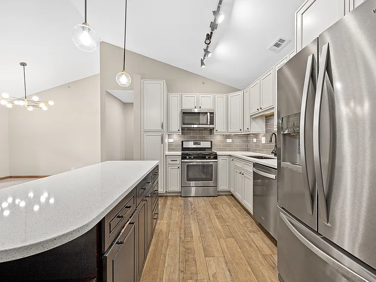 5S560 Paxton Dr #2H — Photo 6