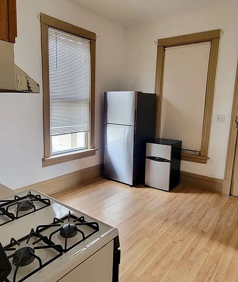 2155 N Kilbourn Ave — Photo 4