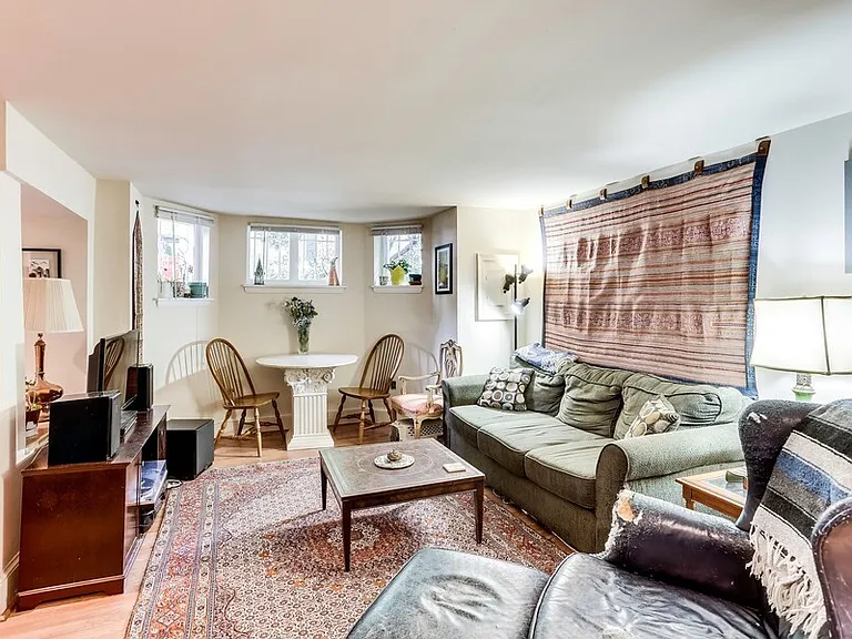 1726 Willard St NW #B — Photo 8