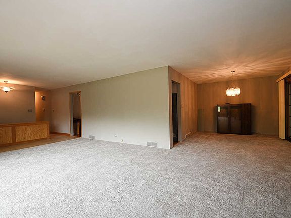 5th image of 12519 Massasoit Ave