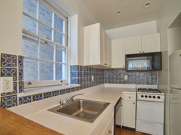 4th image of 304 E 92nd St APT 4R