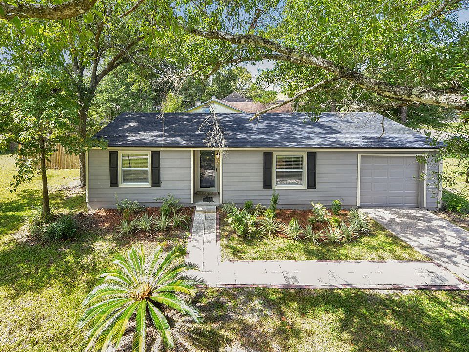 1st image of 11608 Gwynford Ln