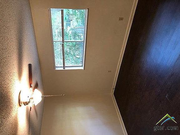 3rd image of 906 S Blackwell Ave #1