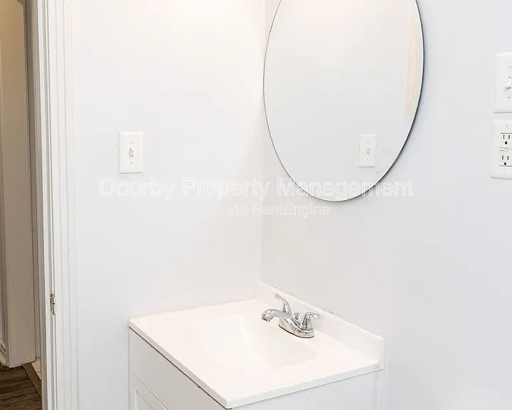 2027 Lee St — Photo 12